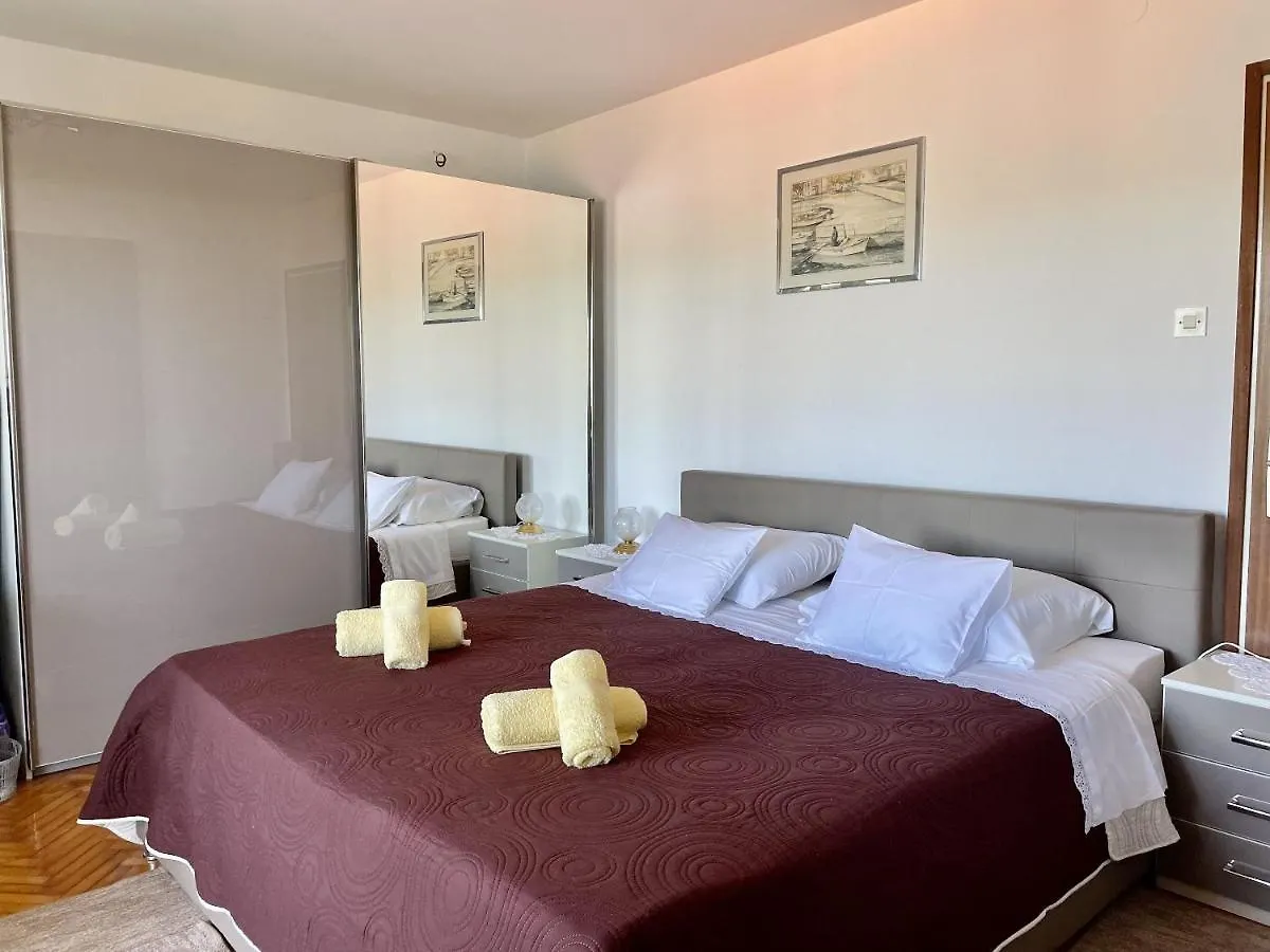 Apartments Veli Rat
