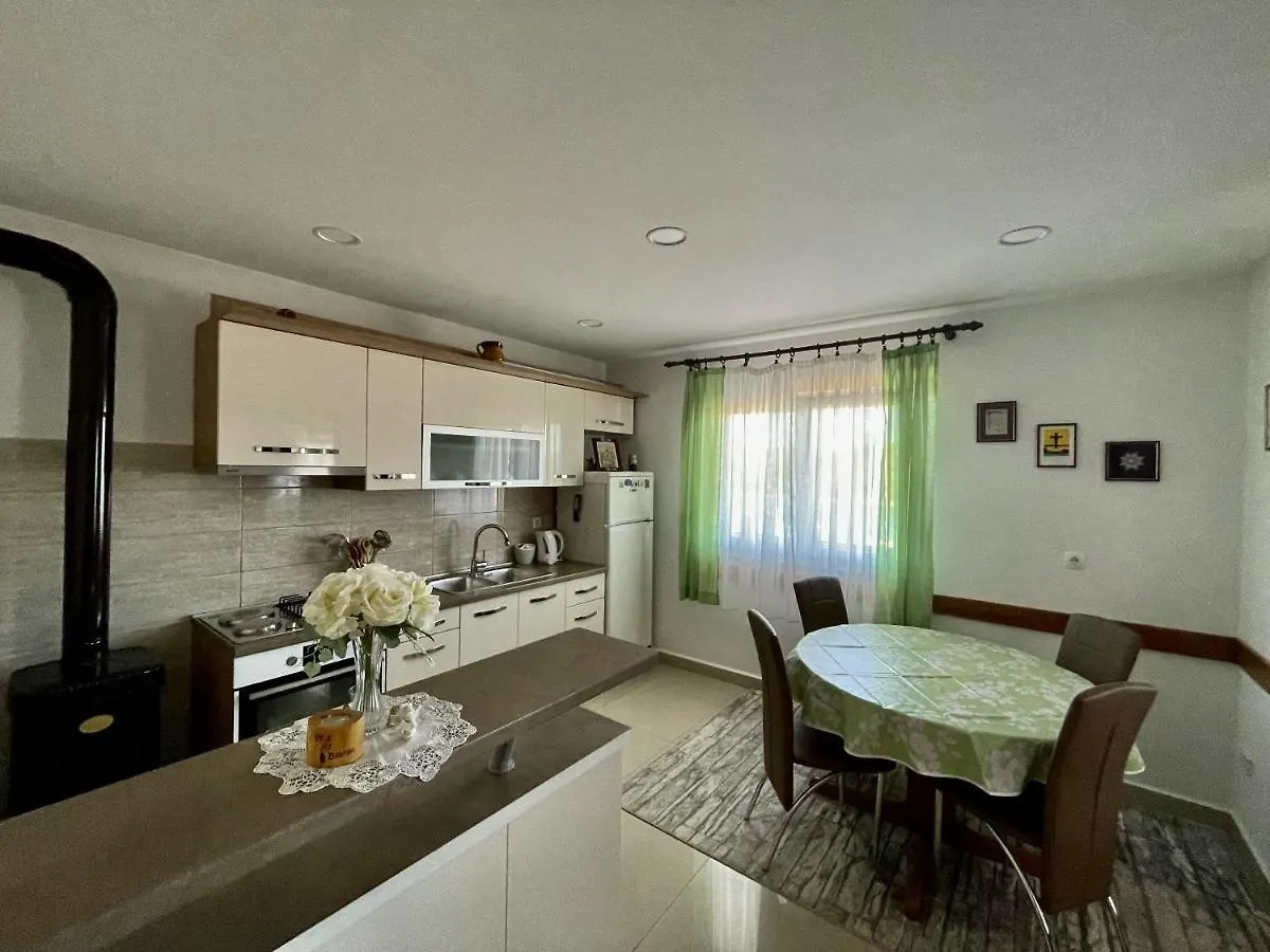 Apartments Veli Rat 0*,
