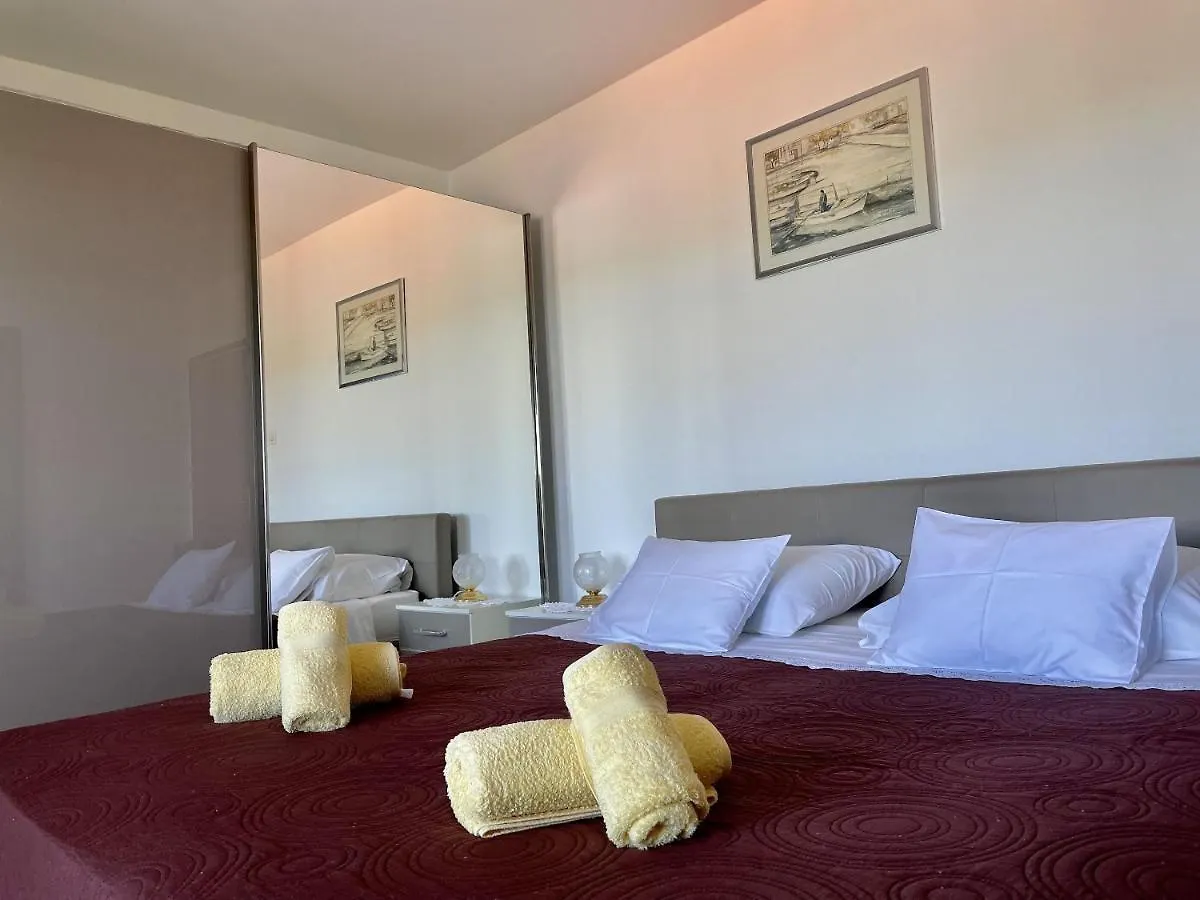 Apartments Veli Rat