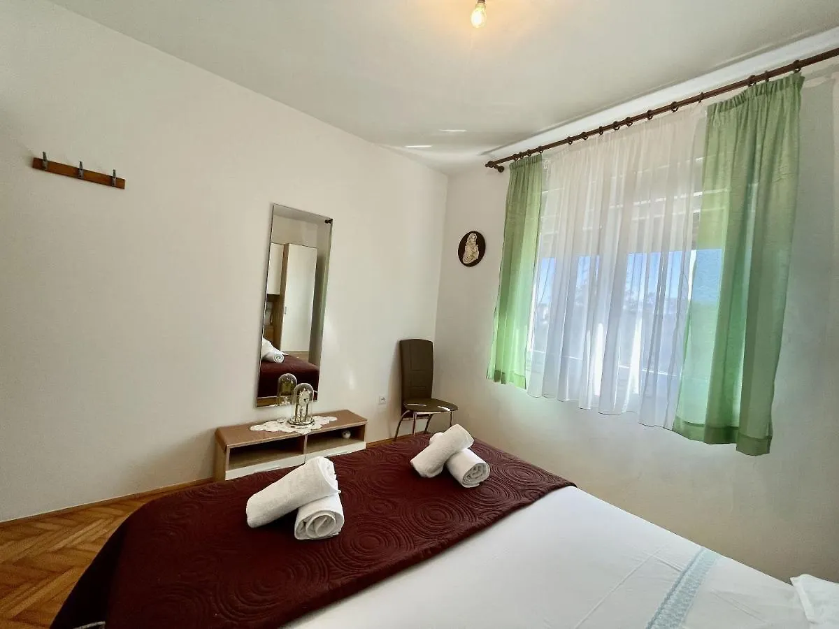 Apartments Veli Rat