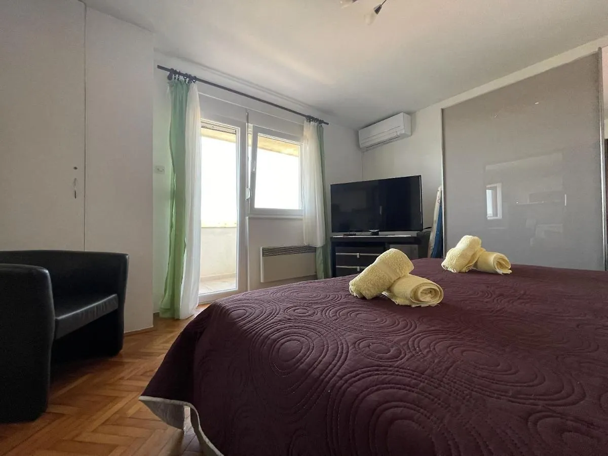 Apartments Veli Rat