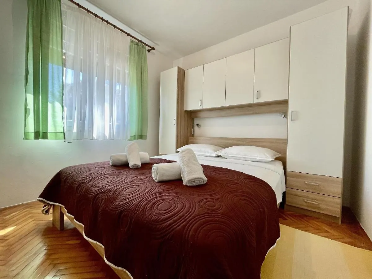 Apartments Veli Rat