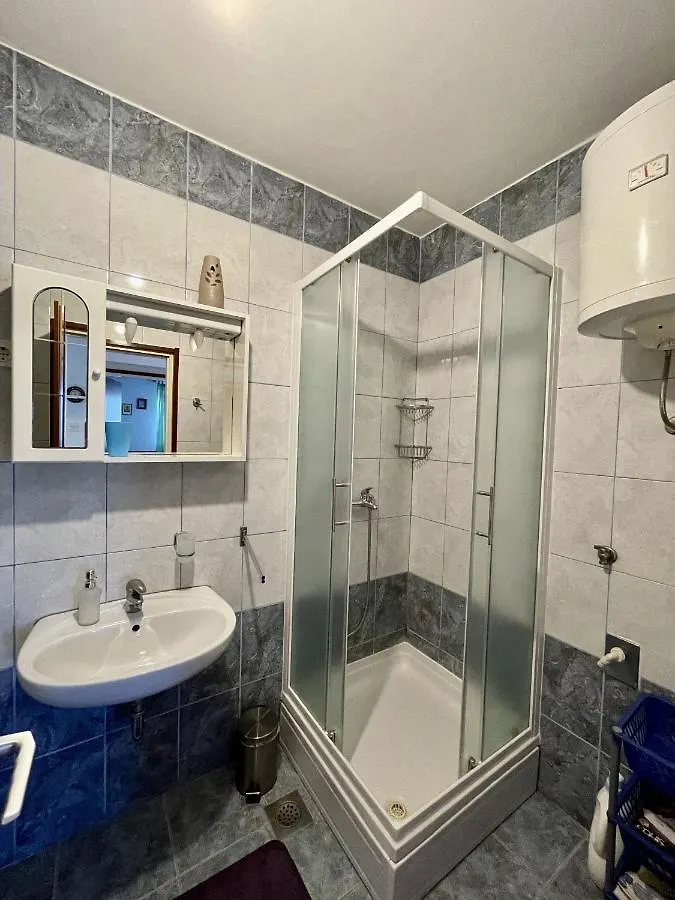 Apartments Veli Rat 0*,